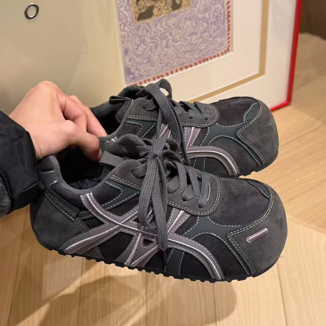 复古显脚小泡芙德训鞋女2025秋冬新款内增高休闲圆头丑萌面包板鞋