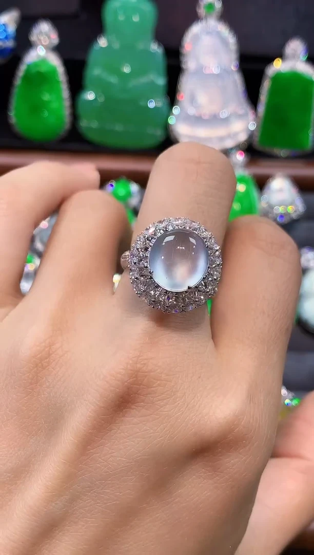 18K金镶嵌戒指翡翠戒指