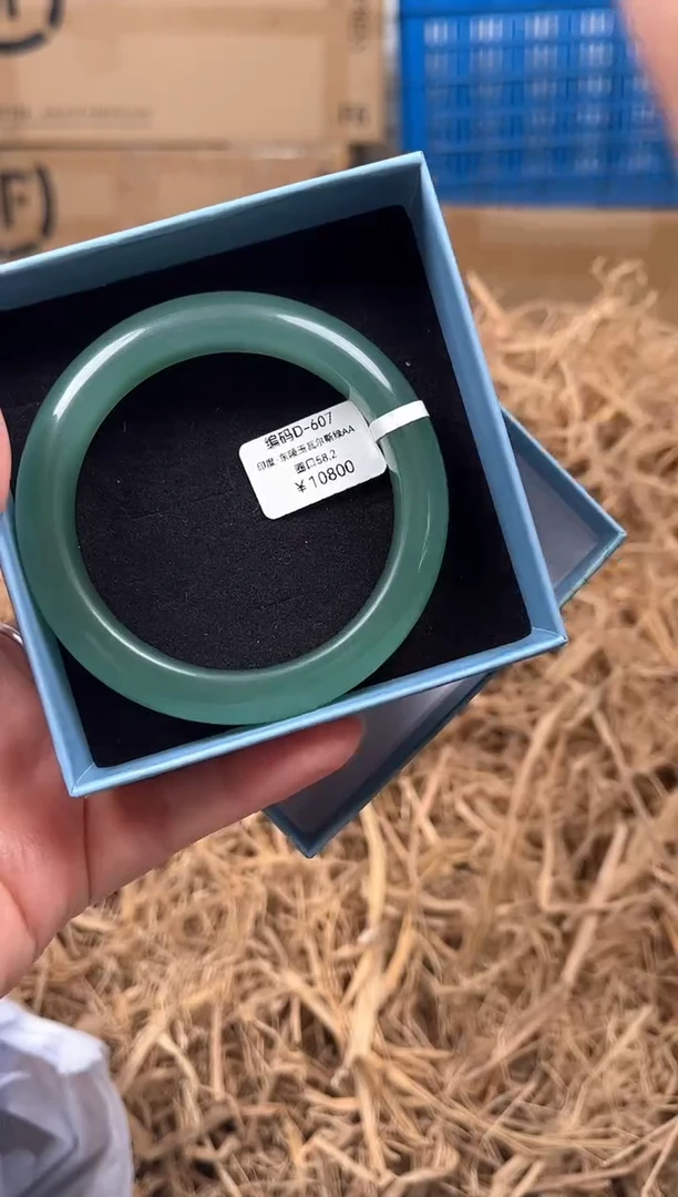 未镶嵌手镯石英质玉D607----