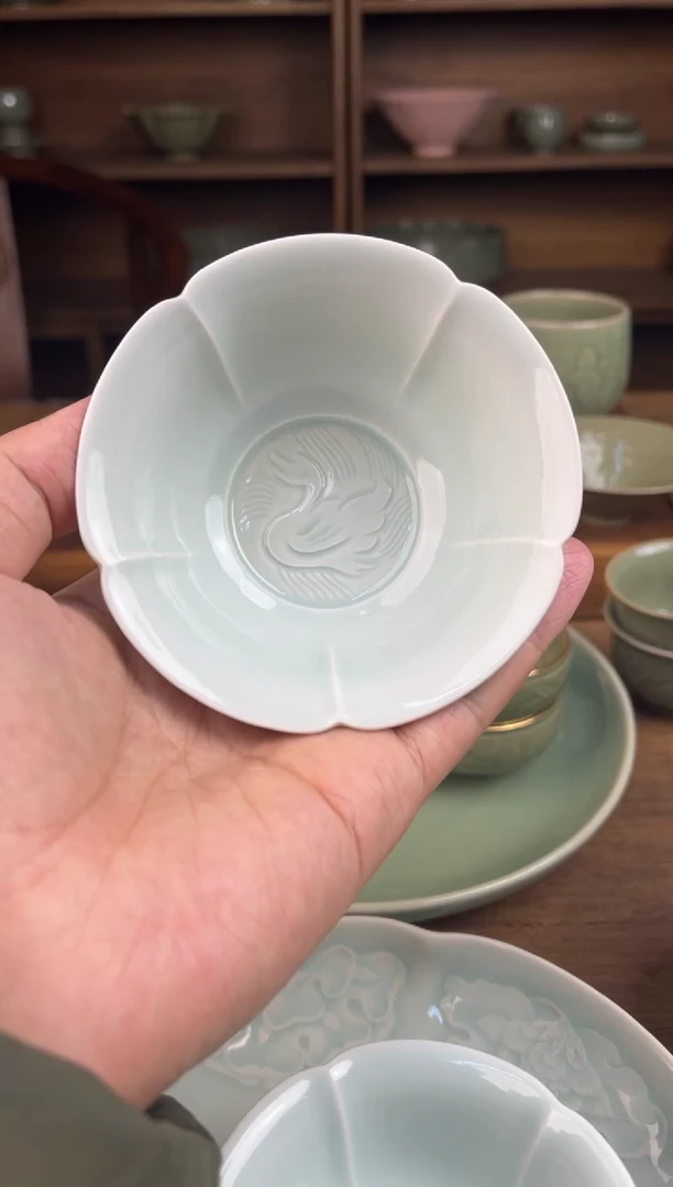 【闪购商品】天青釉素面海水鸭花口杯一只