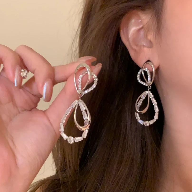 铜合金锆石耳饰 秋冬轻奢爆闪蝴蝶结耳环女清冷贵气耳针耳饰