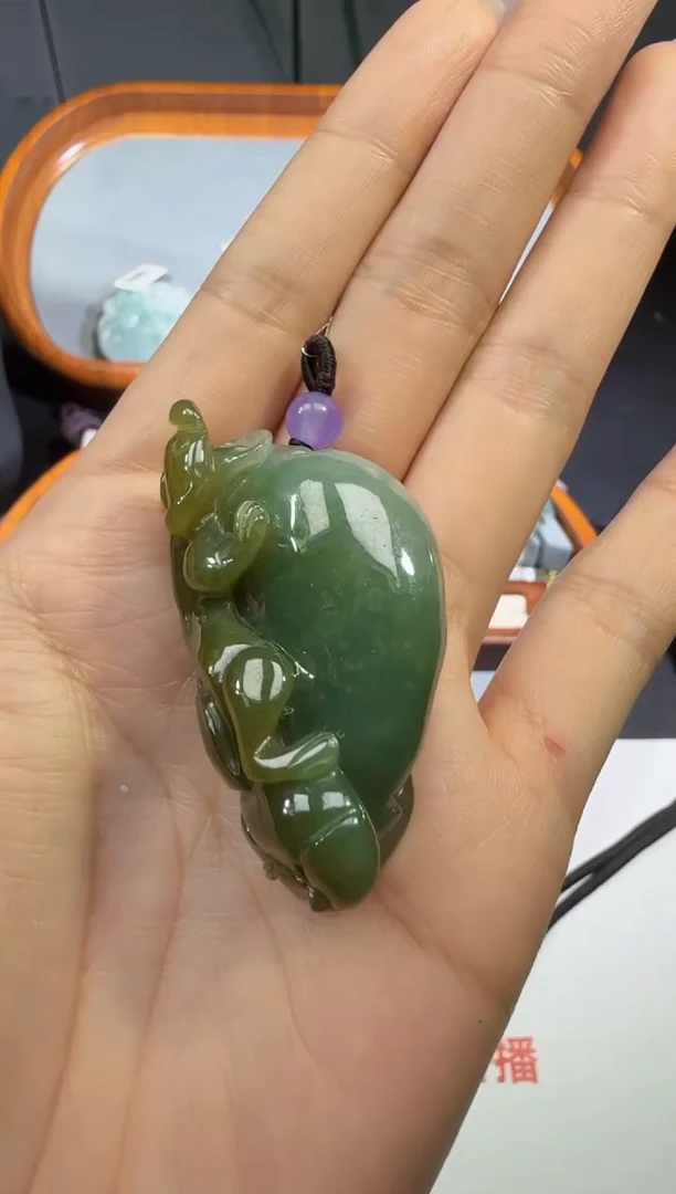 翡翠未镶嵌颈饰212.。。。。