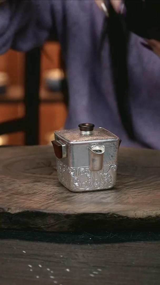 手工缠枝莲方壶999