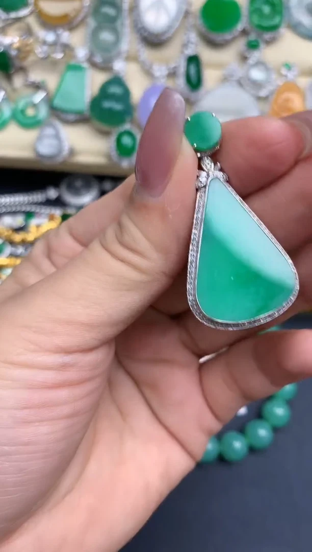 颈饰18K金镶嵌翡翠361-中国好珍宝