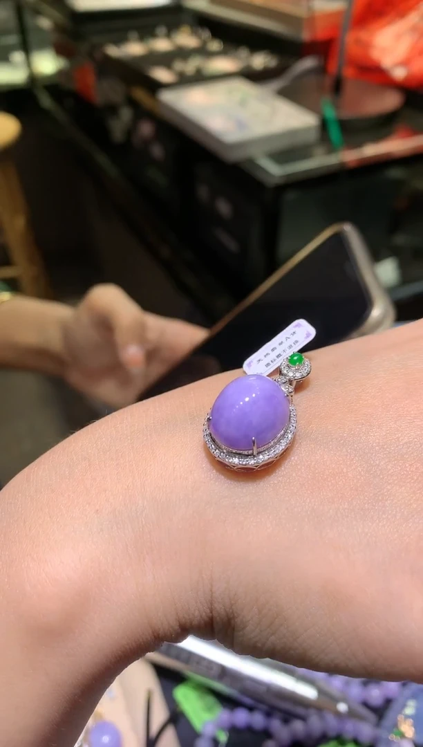 【闪购商品】翡翠吊坠(不含链)18K金镶嵌蛋面