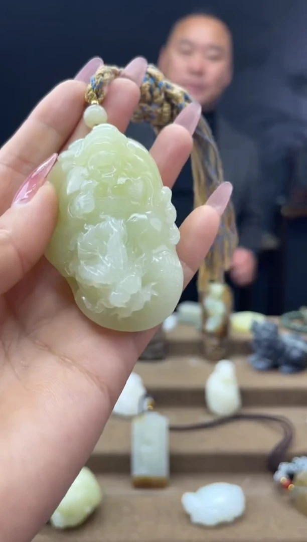 颈饰未镶嵌和田玉1