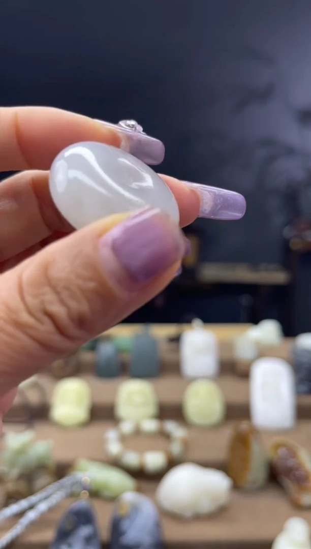 颈饰未镶嵌和田玉1