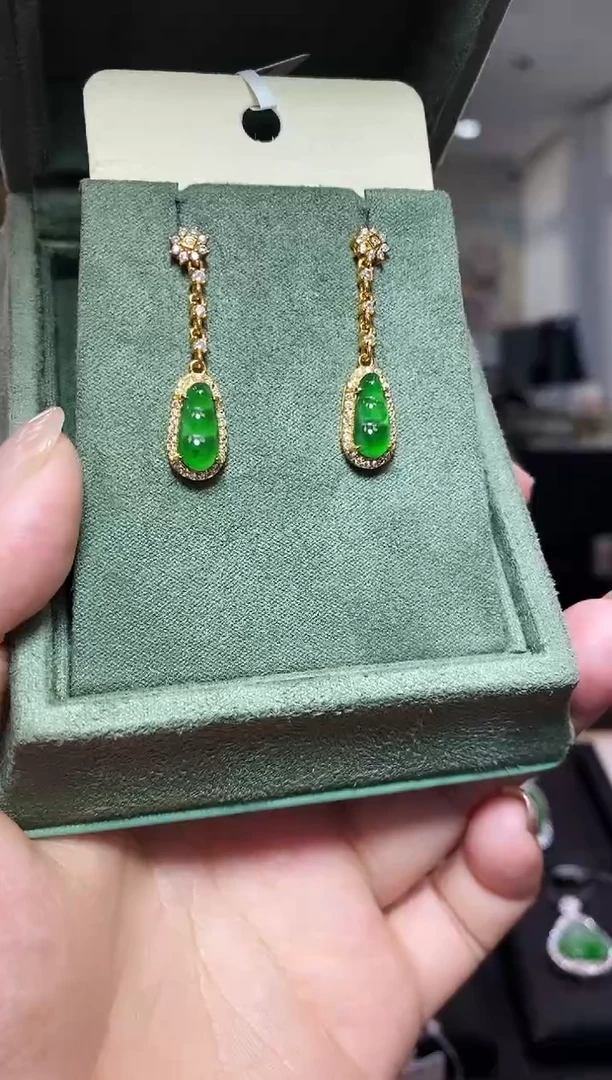 未镶嵌翡翠耳饰翡翠耳饰