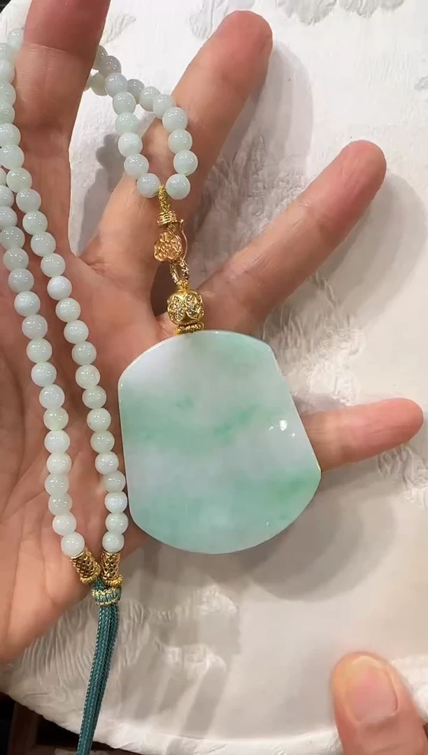 翡翠未镶嵌颈饰国风