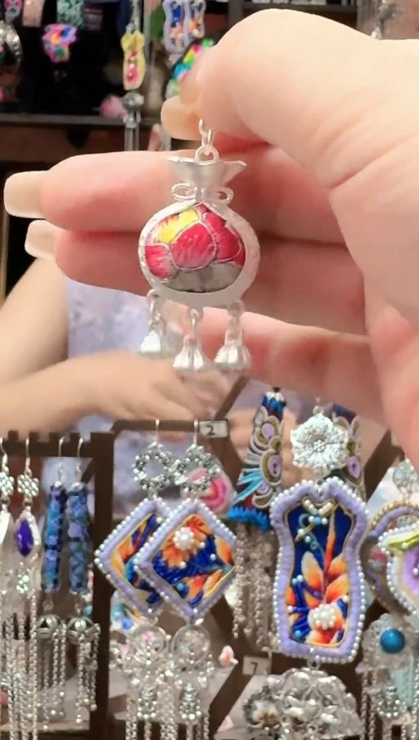 织绣云织谣民族风精美饰品 17