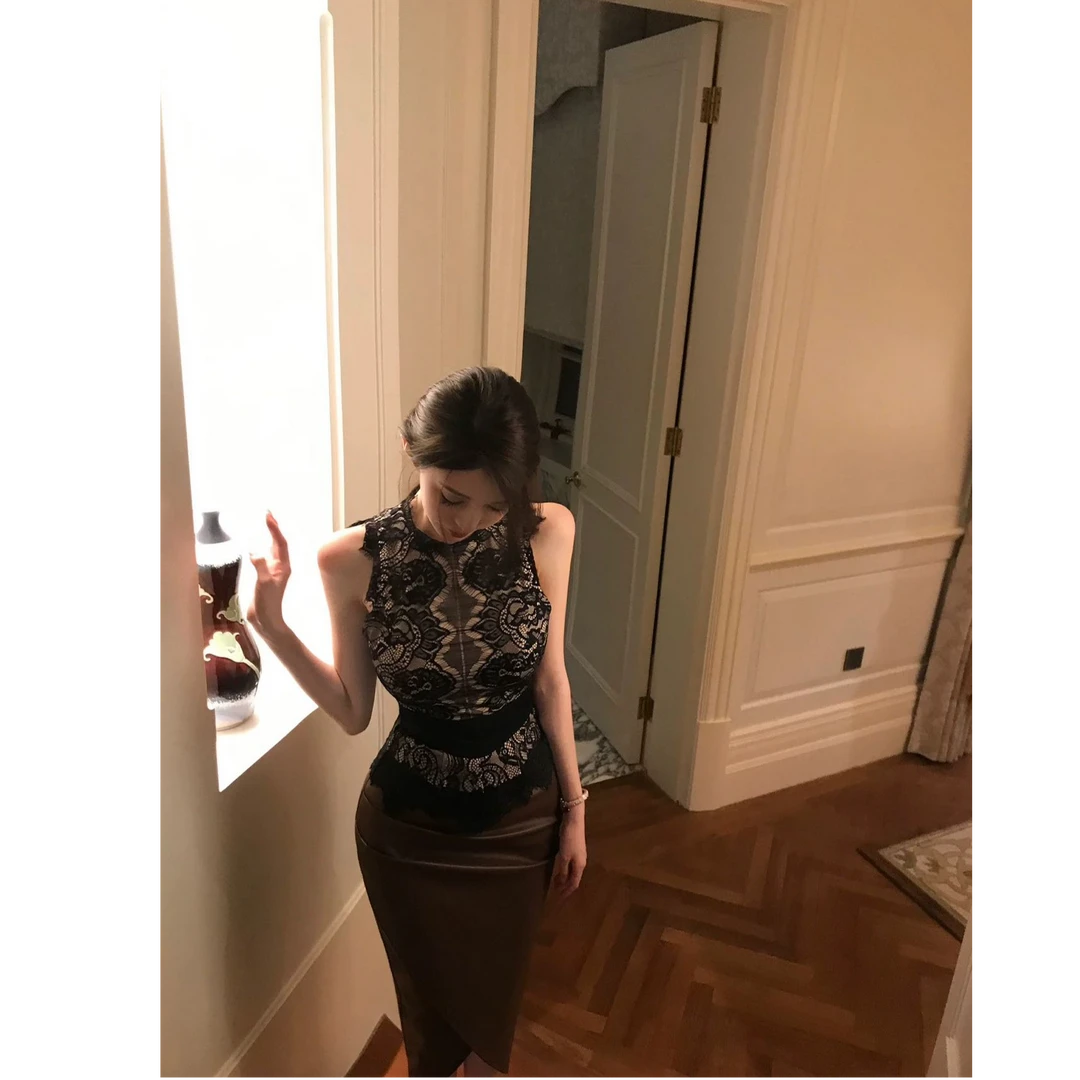 【卢浮密语】时尚重工钩花纯欲修身蕾丝上衣配显瘦高腰半身裙两件套