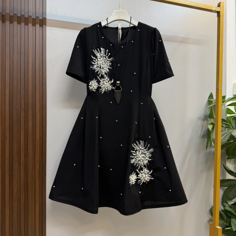 新款大码女装时尚洋气重工钉珠自然收腰显瘦连衣裙