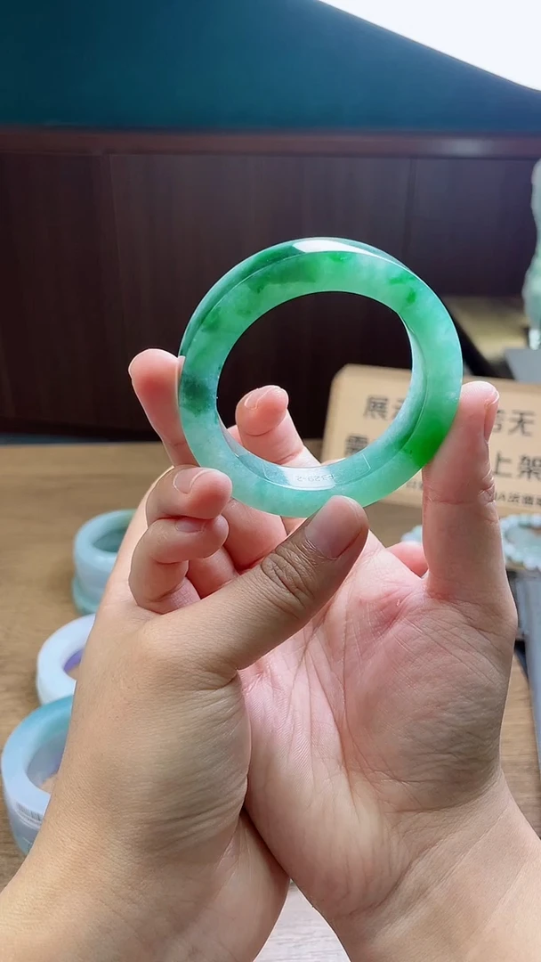 定制翡翠手镯未镶嵌定制