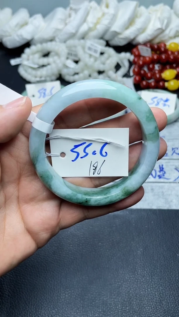未镶嵌手镯翡翠186