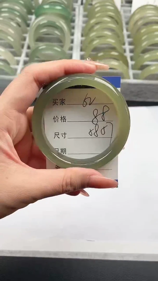 未镶嵌手镯石英质玉湖水绿