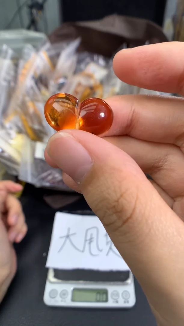 琥珀未镶嵌珠宝奇石1