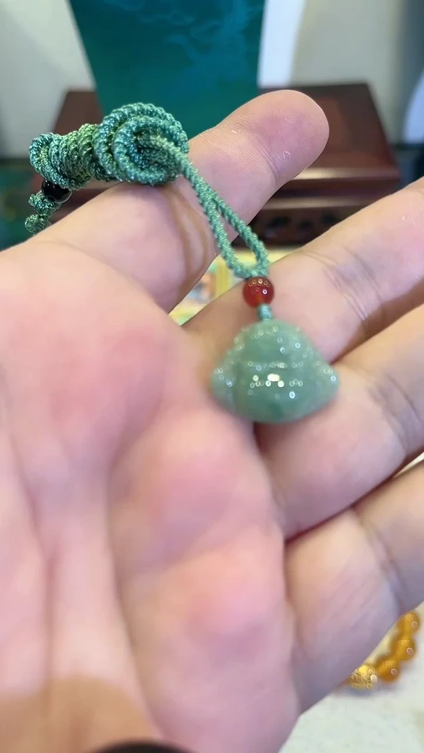 【闪购商品】翡翠颈饰未镶嵌佛公吊坠