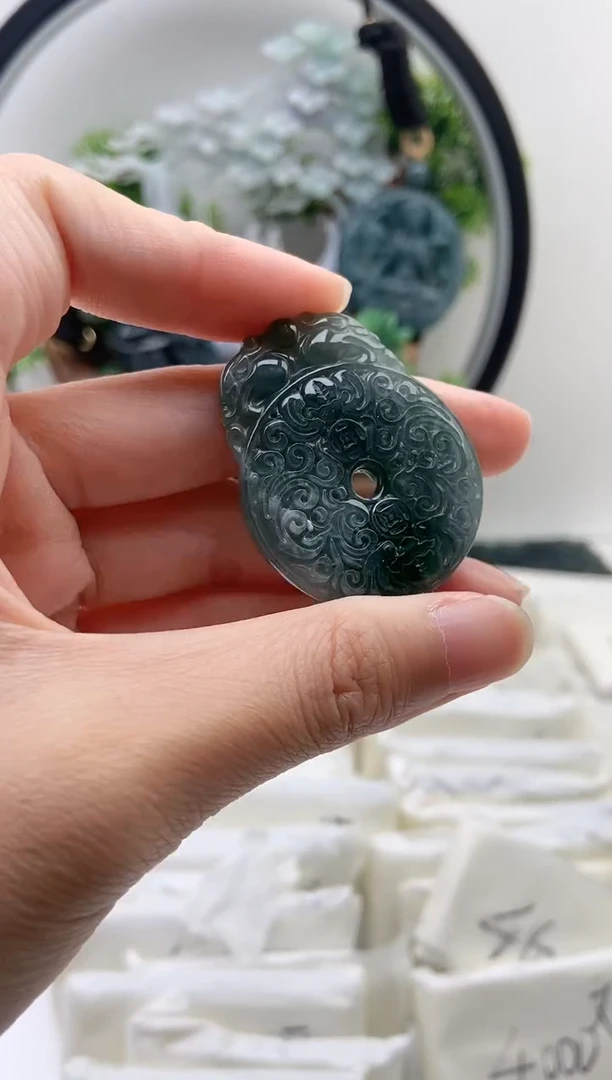 翡翠未镶嵌颈饰扣子