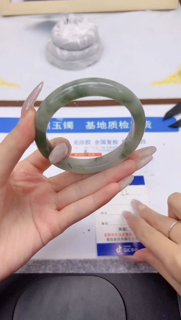 未镶嵌手镯石英质玉L2-59