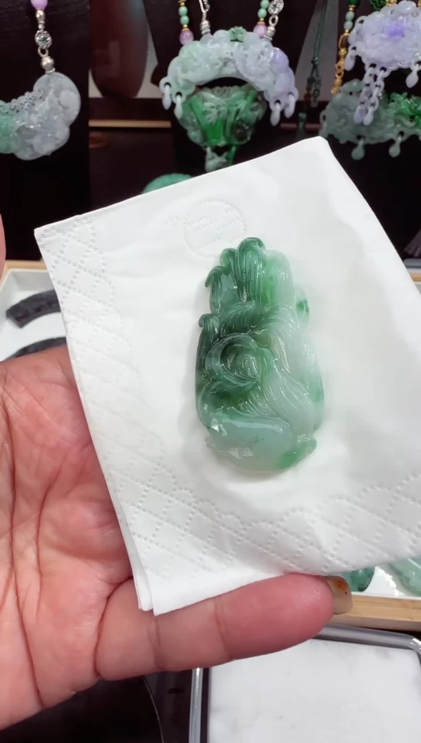 定制翡翠未镶嵌吊坠