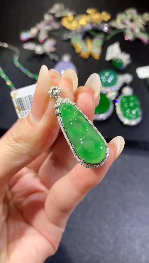 【闪购商品】翡翠吊坠(不含链)18K金镶嵌9-豆子