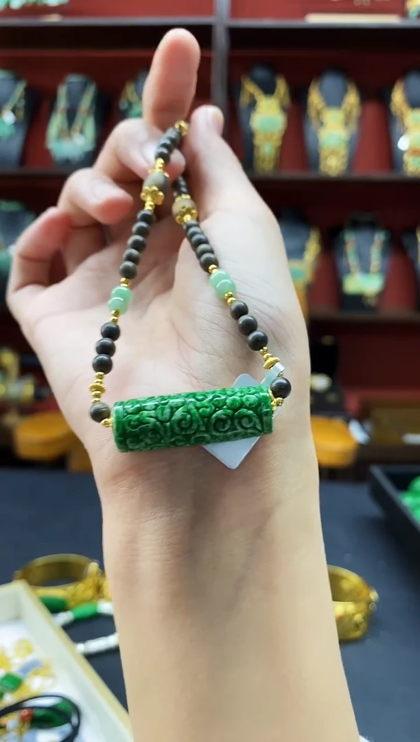 颈饰未镶嵌翡翠吊坠