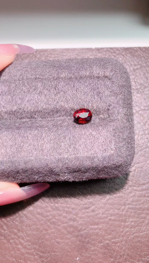 钛钢珠宝半成品石榴石天然石榴石2.4ct