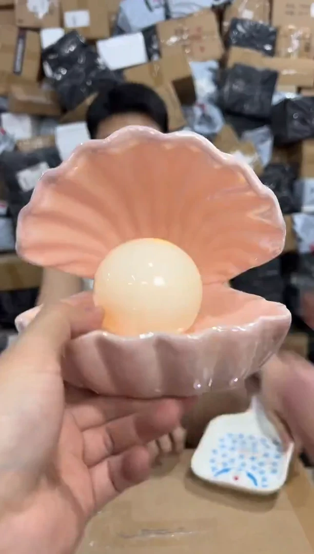 瓷片粉色贝壳带灯摆件