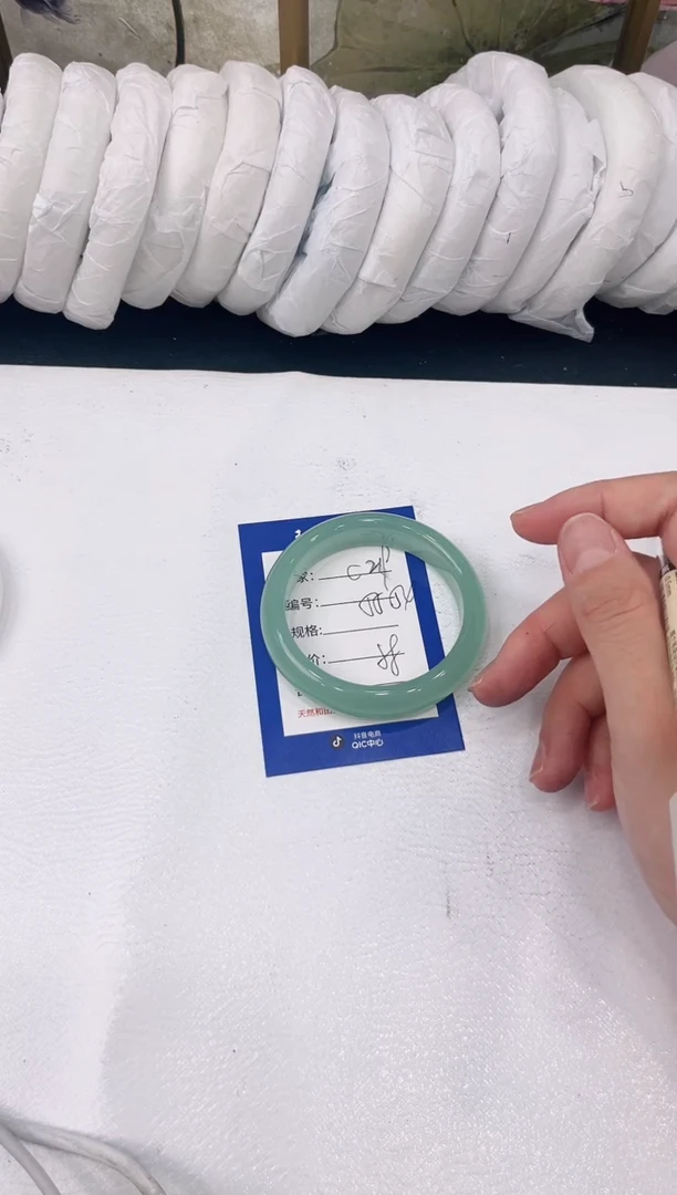 未镶嵌手镯石英质玉C219