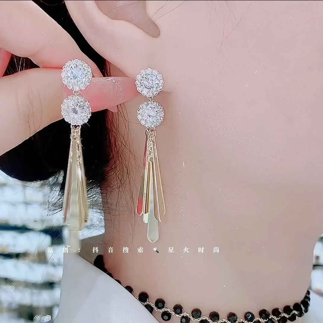 铜合金锆石耳饰 女个性耳钉耳饰切割锆石流苏款小众百搭时尚C102