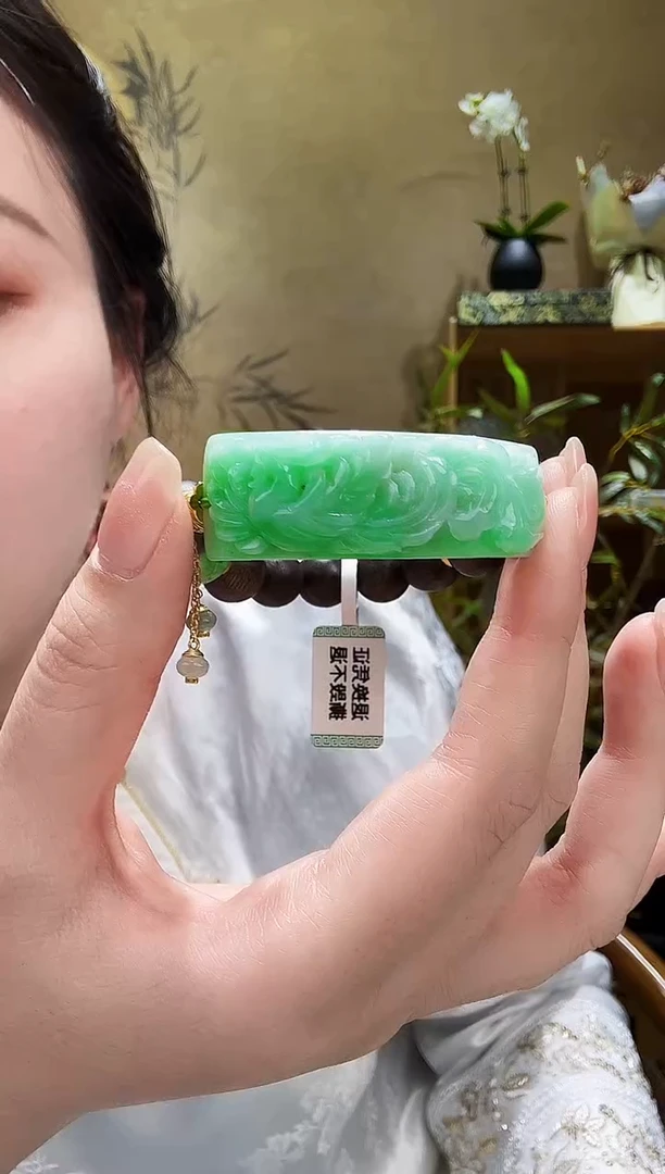 颈饰未镶嵌翡翠手牌