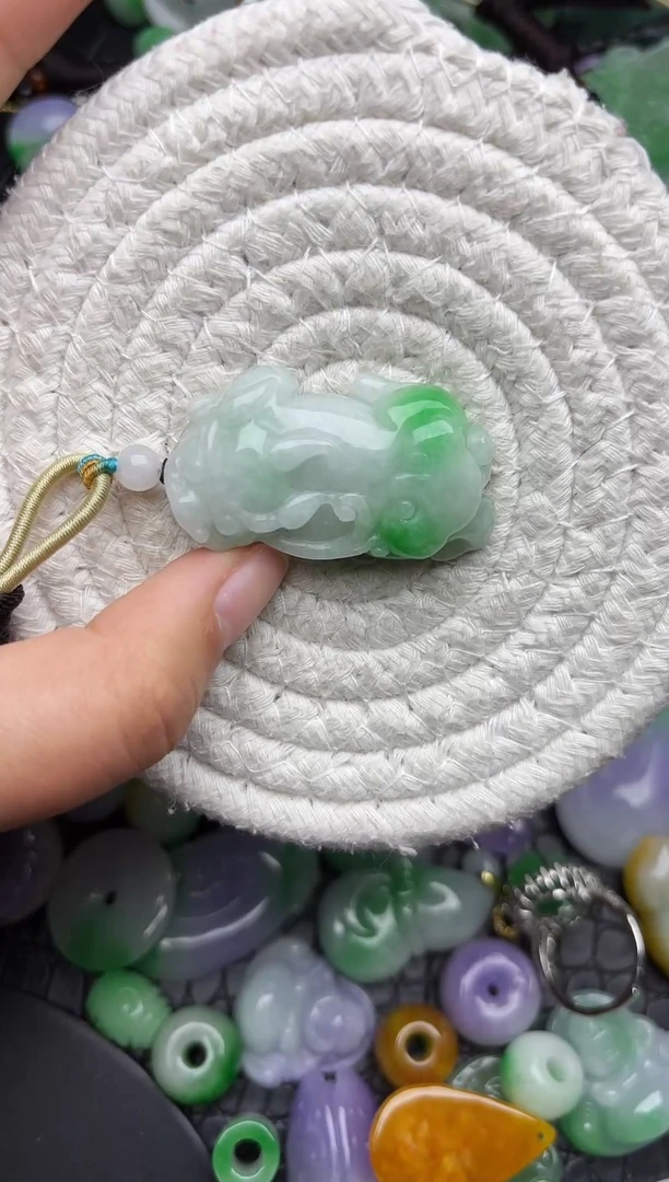 颈饰未镶嵌翡翠缅甸翡翠吊坠