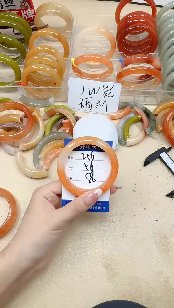 未镶嵌手镯石英质玉256/56