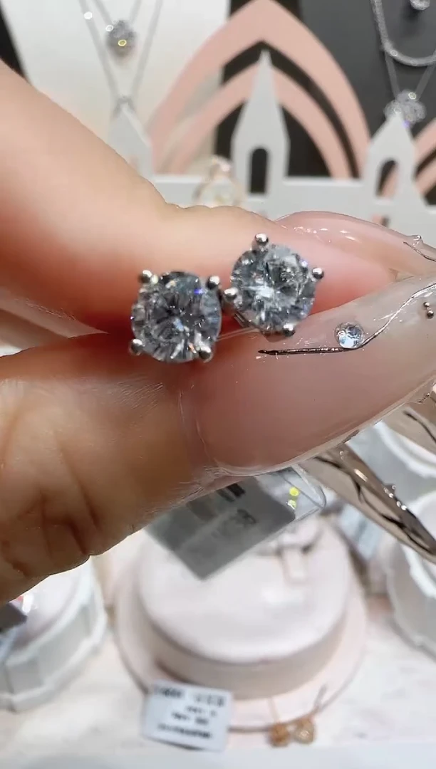 铂Pt950镶嵌实验室培育钻石耳饰一克拉一对四爪耳钉