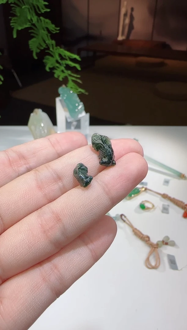 未镶嵌裸石翡翠洋 小金鱼裸石