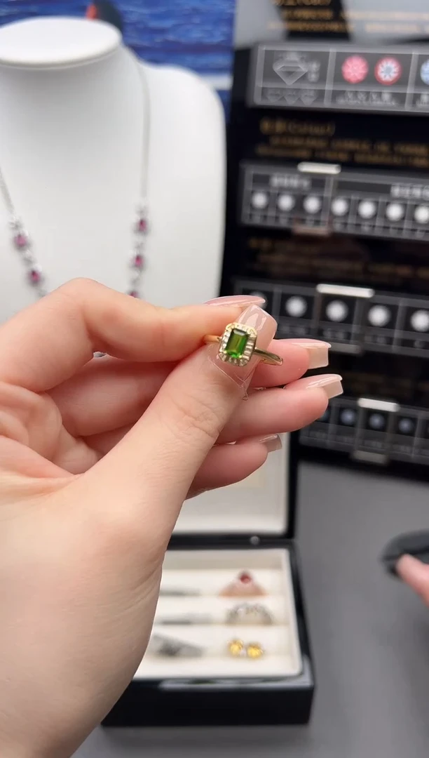 银S925镶嵌透辉石戒指54