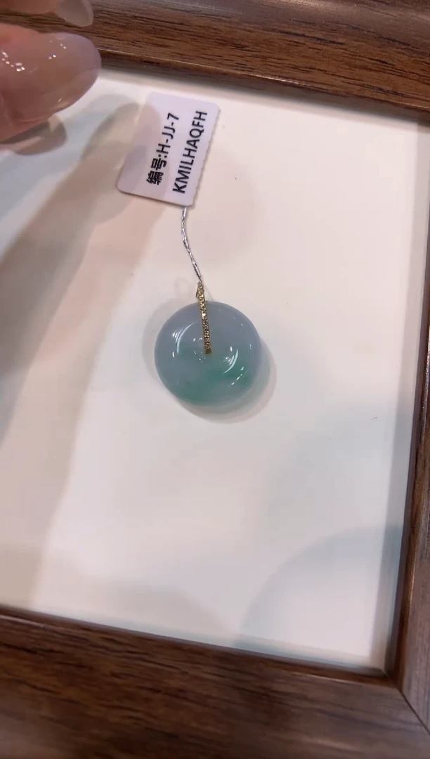 颈饰18K金镶嵌翡翠平安扣