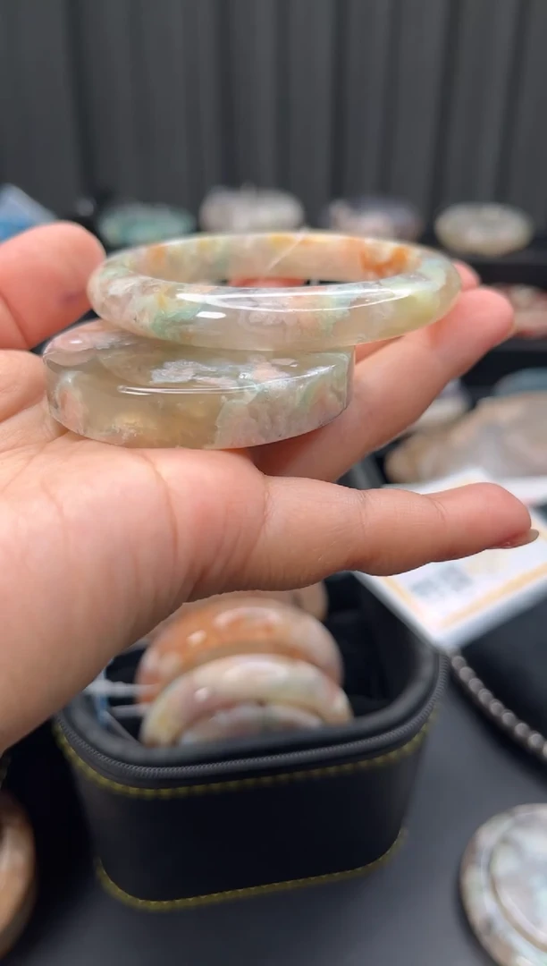 石英质玉手镯未镶嵌赠送镯心（圈口56