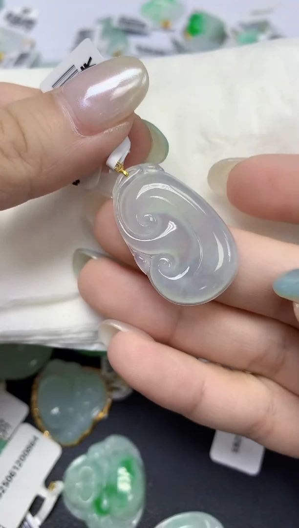 翡翠18K金镶嵌颈饰天然缅甸翡翠A货