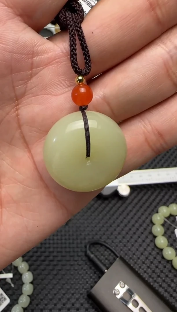 吊坠(赠链)未镶嵌和田玉平安扣