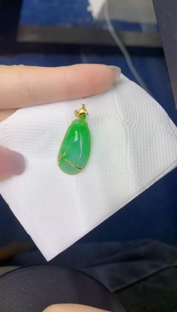 颈饰18K金镶嵌翡翠缅甸天然翡翠A货