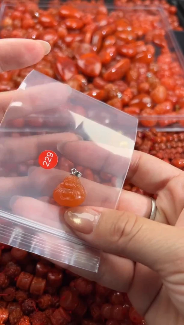 南红玛瑙未镶嵌颈饰1