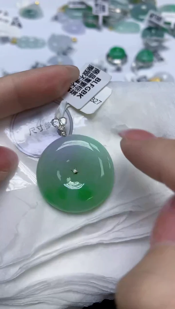 颈饰18K金镶嵌翡翠天然缅甸翡翠A货多样性发一件