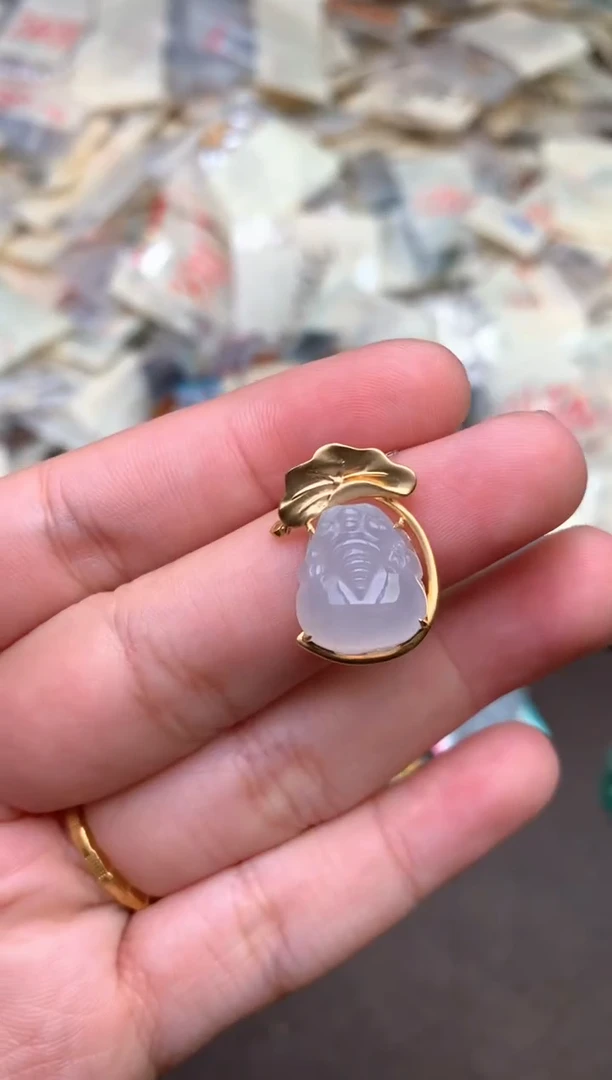 18K金镶嵌挂件翡翠—