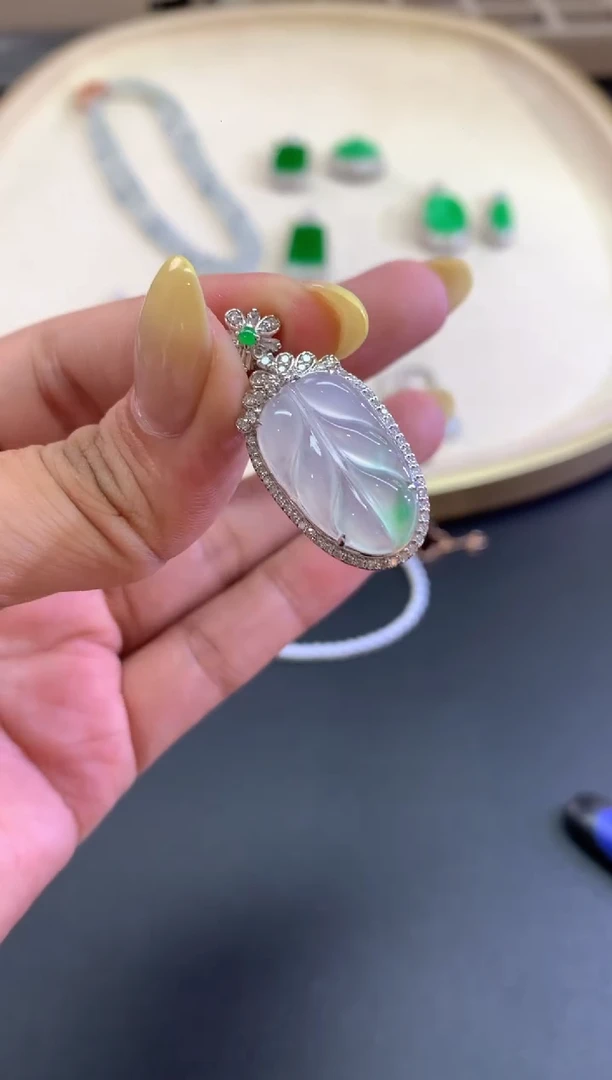 翡翠18K金镶嵌吊坠(不含链)6980