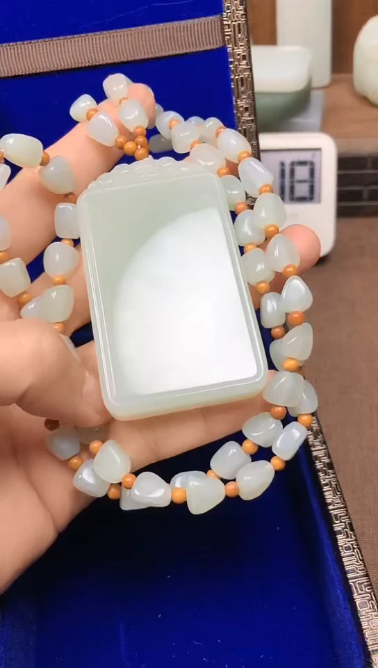 和田玉未镶嵌颈饰刘*华刘汉华