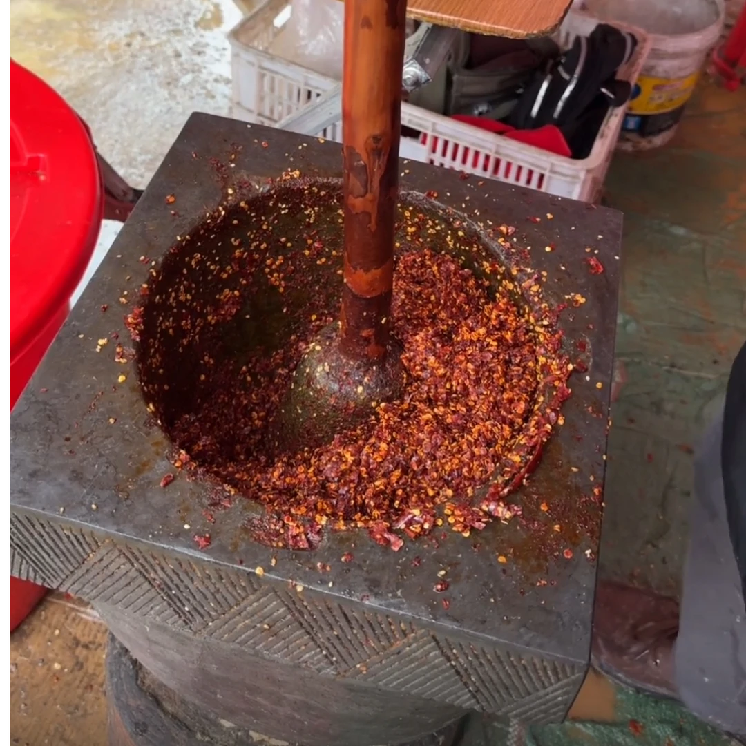 【小杨农货】湘西手工石钵擂辣椒芝麻辣椒面