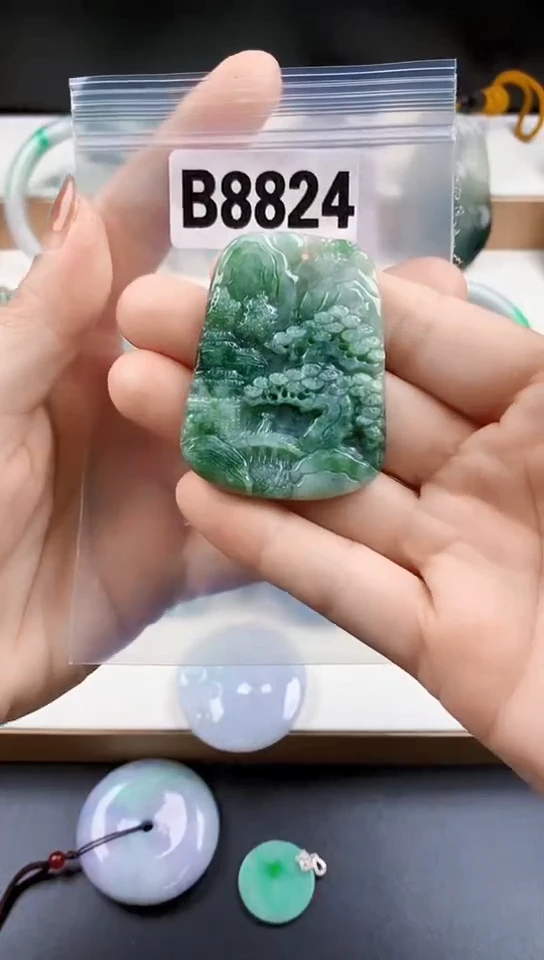 颈饰未镶嵌翡翠天然翡翠吊坠挂件