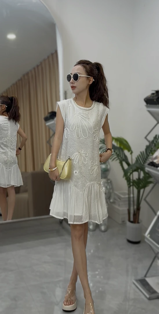 思小个子女装【法式重工花纹设计感小众不撞款连衣裙】#25L0722