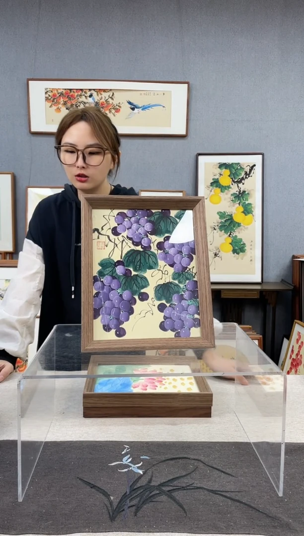 【闪购商品】国画10寸-23*29摆台书法作品-葡萄